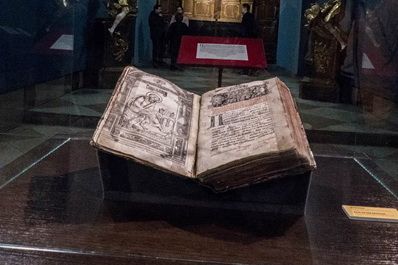 «Апостолу» — 445: найцікавіше про першу точно датовану друковану книгу України