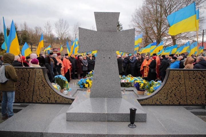 Українська делегація вшанувала пам’ять 366 українців, вбитих у Павлокомі