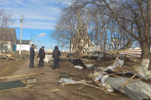 На Тернопільщині від потужного буревію постраждали школи, водонапірна вежа і церква