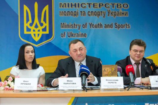 Олександр Герега (в центрі) з міністром молоді та спорту Ігорем Ждановим давно порозумілися.
