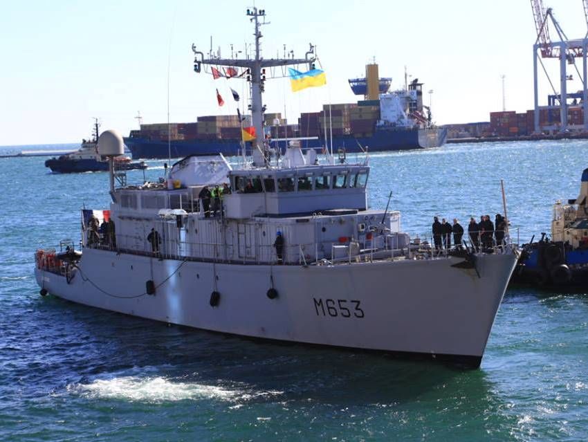 Корабель НАТО Capricorne зайшов до порту Одеси (фото)