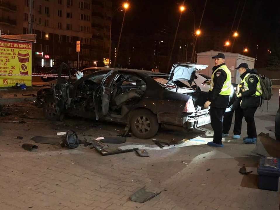 У Києві вибухнула автівка: чоловік у важкому стані