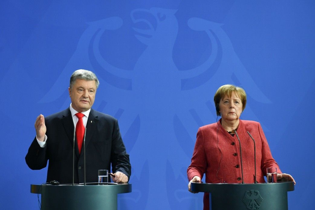 Меркель і Порошенко виступили за великоднє перемир’я на Донбасі