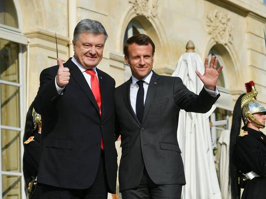 Порошенко і Макрон у Парижі говорили про звільнення українських політв'язнів
