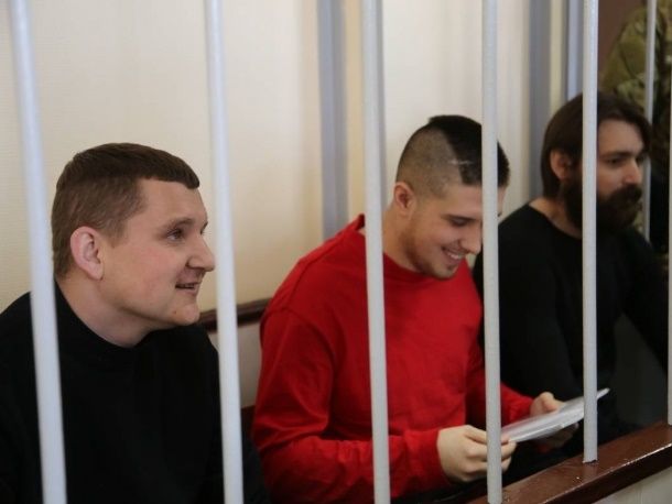 Москва продовжила арешт захопленим в Азові українським морякам