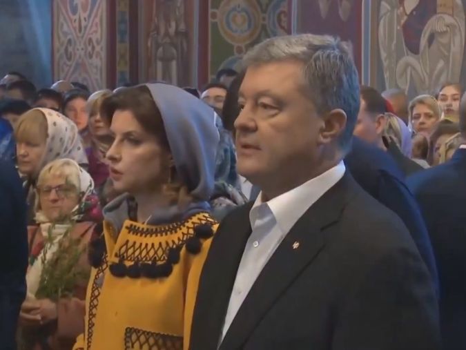 Петро Порошенко святкує Вербну Неділю в Михайлівському соборі (відео)