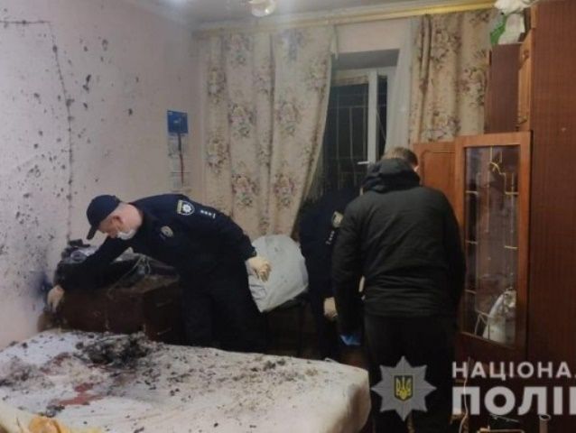 У Києві на Позняках від вибуху гранати в квартирі загинули чоловік і жінка