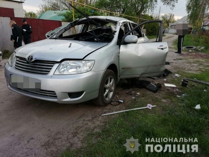 У Харкові в автівку Toyota кинули гранату: водій у важкому стані (фото)