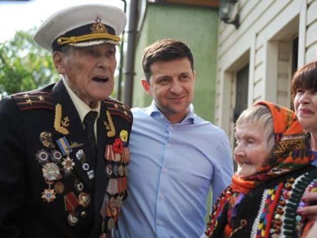 Іван Залужний: 100-річний ветеран, з яким фотографувалися Зеленський і Порошенко (фото, відео)