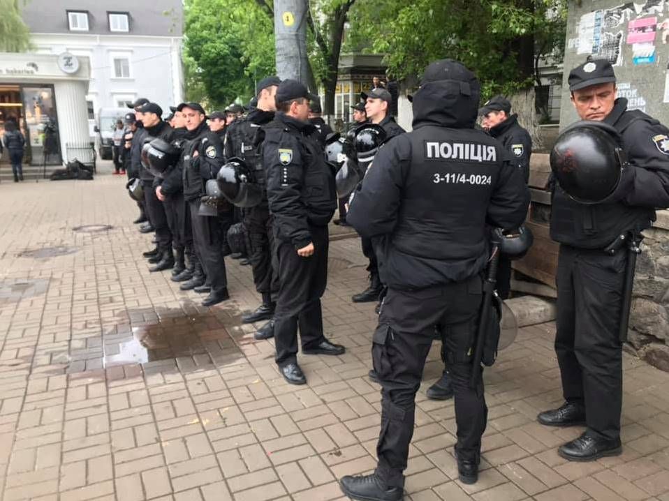 Центр Києва перекрито, перед парком Слави - коридор поліції (відео)