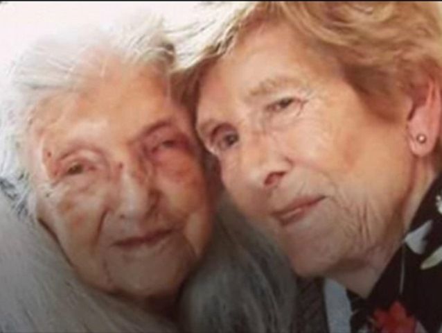 У Шотландії 81-річна пенсіонерка вперше побачила матір