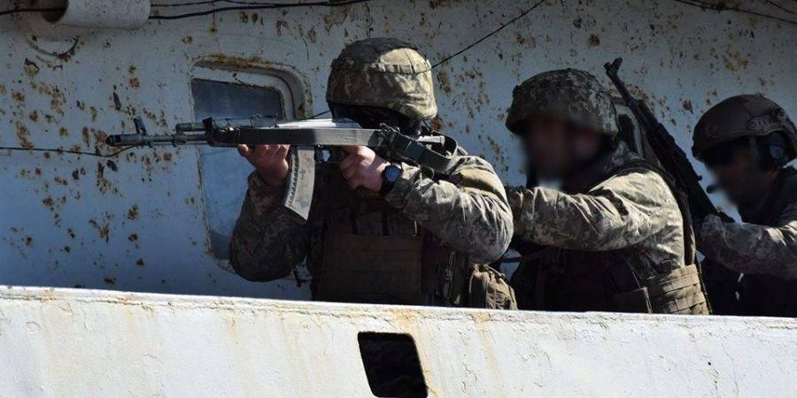 Українські "морські котики" відпрацьовують абордажні захоплення суден(відео)