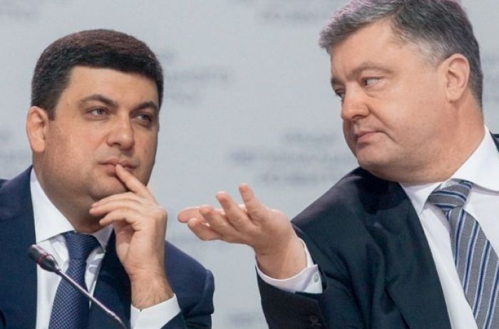 Суд відкрив справу щодо заборони виїзду з України Порошенку та майже 200 топ-чиновникам