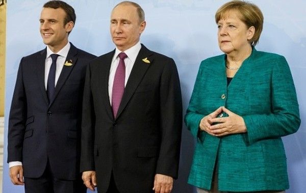 Меркель і Макрон поговорили з Путіним: Кремль називає ситуацію в Україні «кризою»