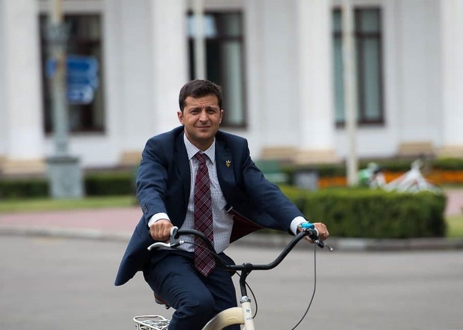 Зеленський передумав їздити на роботу на велосипеді