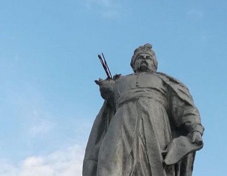 У Кривому Розі від пам’ятника Богдану Хмельницькому відпала рука з булавою