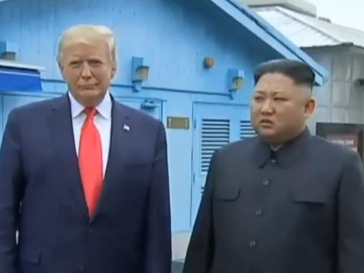Трамп історично ступив на територію Північної Кореї і запросив Кім Чен Ина у Вашингтон