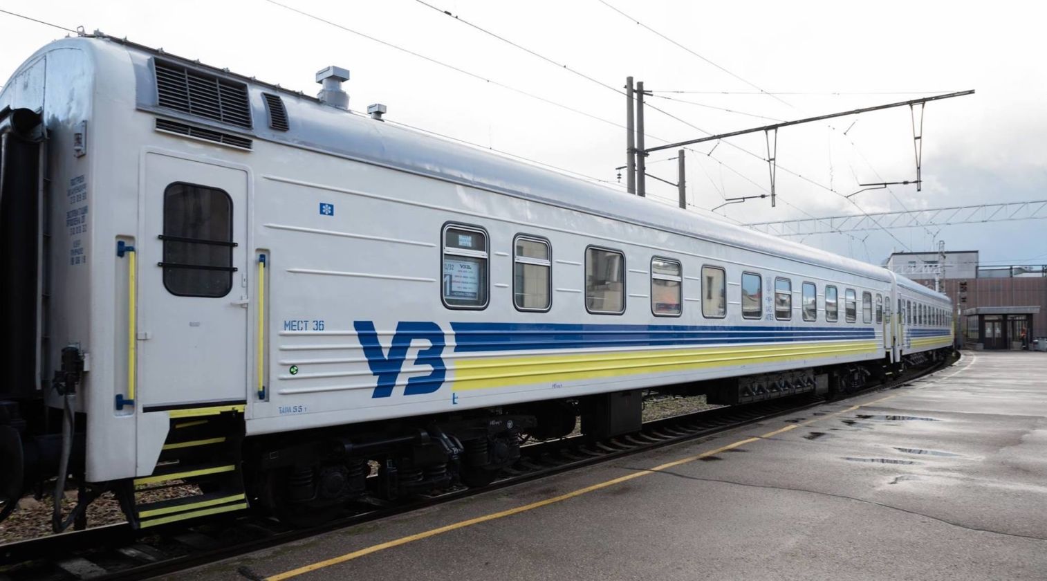 "Укрзалізниця" погрожує зменшити обсяги пасажирських перевезень