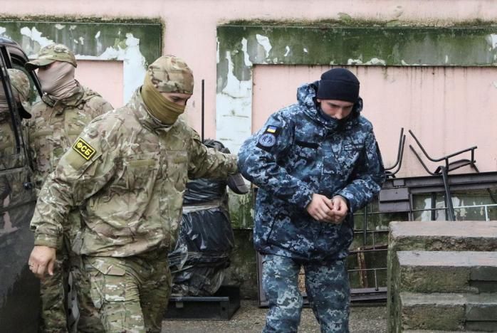 Незаконно утримуваних в Росії  українських моряків лишили під вартою