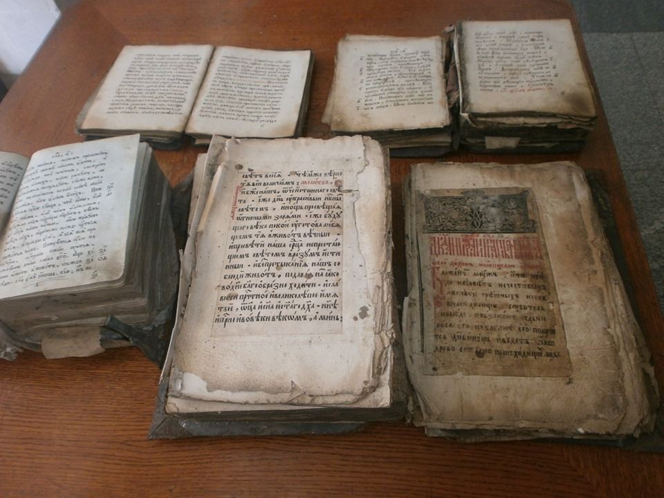 У Черкасах відкопали церковні стародруки 17-18 століття