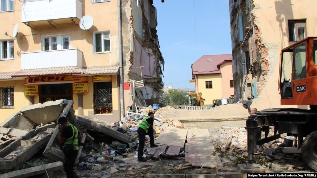 Рятувальники завершили розбір завалу після обвалу частини будинку в Дрогобичі