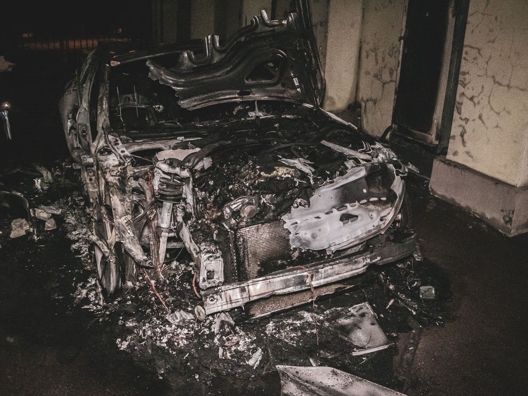 Audi А7 невістки Валерії Гонтаревої спалили в центрі Києва (фото, відео)