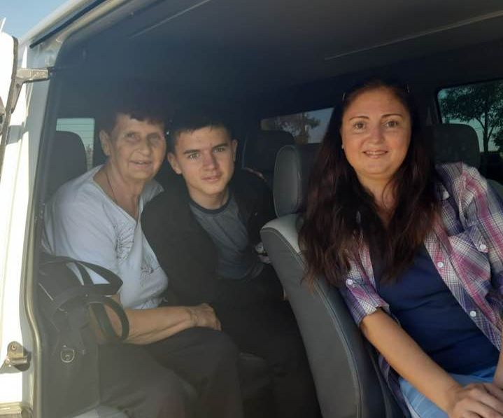 Родина Сенцова перетнула адмінкордон з окупованим Кримом та їде до Києва