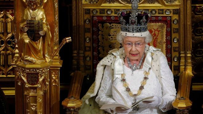 Королева Єлизавета II схвалила закон про відтермінування Brexit без угоди