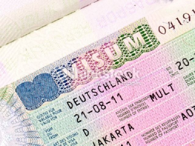 Німеччина відхрещується від роздачі віз за виданими на Донбасі паспортами Росії