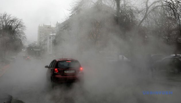 У Києві через прорив труби вулицю Саксаганського заливає окропом