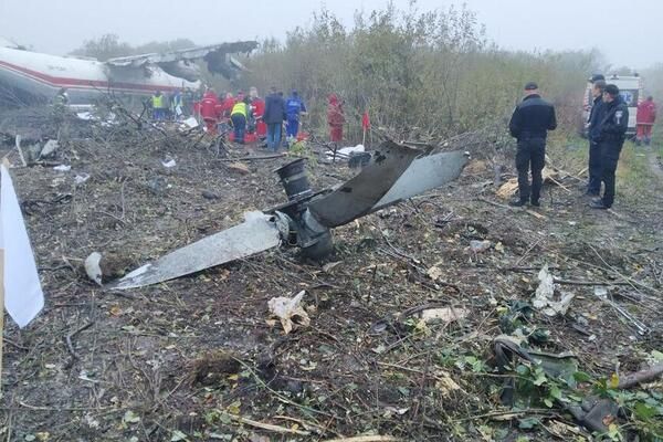 3 людей загинули, 3 постраждали внаслідок падіння літака під Львовом