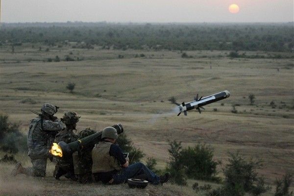 США дозволять Україні розміщати протитанкові ракети Javelin на Сході