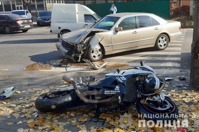 Через аварію в Хмельницькому загинула 11-річна дівчинка, що стояла на тротуарі