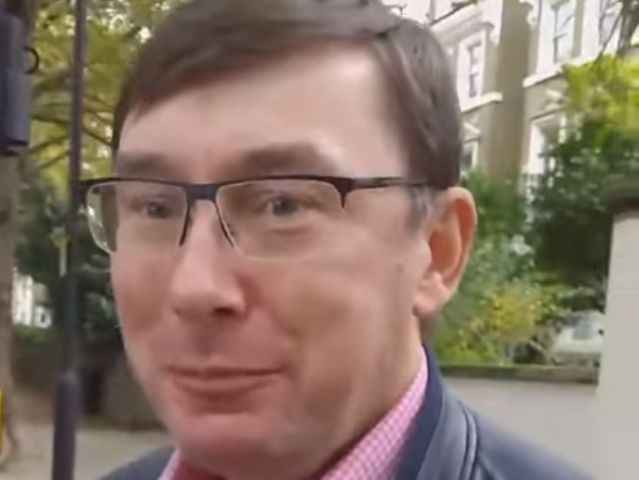 Юрія Луценка помітили на вулиці в Лондоні (відео)