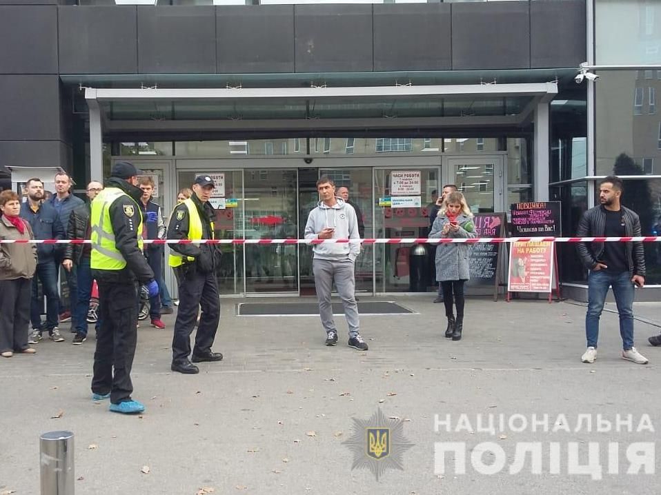 У Харкові біля супермаркету застрелили чоловіка