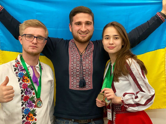 18-річна українка виборола в Бразилії «золото» за новий метод боротьби з раком