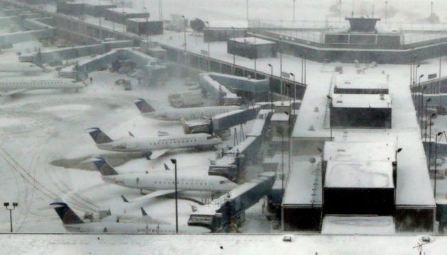 1200 авіарейсів скасовано через снігопад  у Чикаго