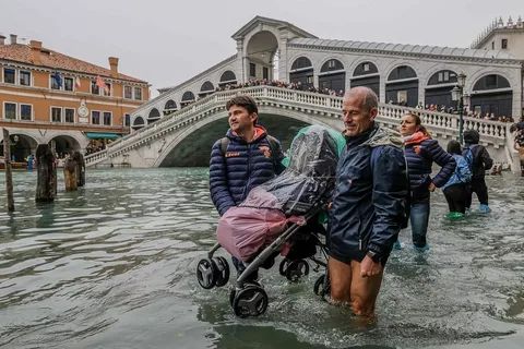 Мер Венеції збирається оголосити стан катастрофи через рекордну повінь (Відео)
