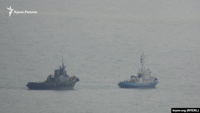 Захоплені Росією українські військові кораблі прямують в Одесу (оновлено)