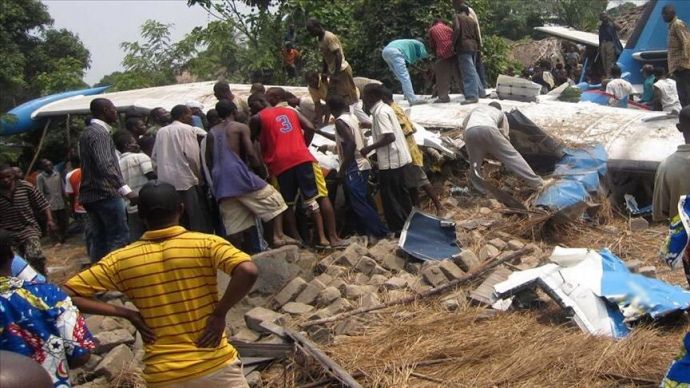 Пасажирський літак впав на житлові будинки в Конго, щонайменше 24 загиблих