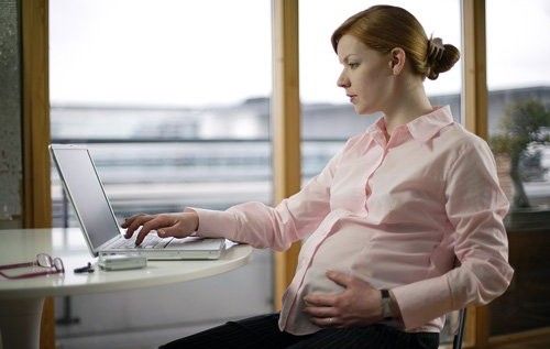 Мінсоцполітики пропонує давати жінкам перерви на роботі для годування немовлят