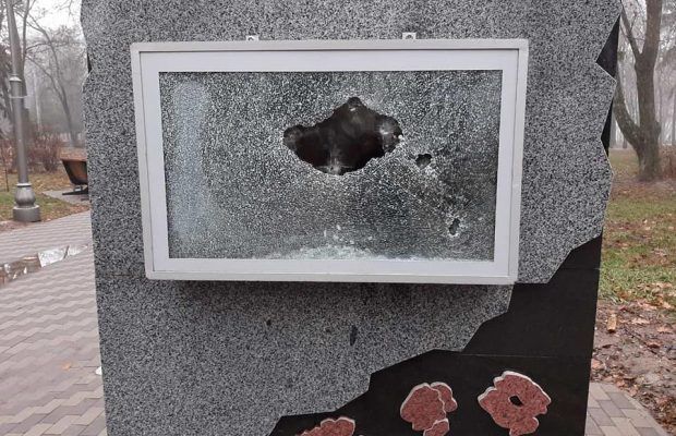 У Полтаві розтрощили інтерактивну дошку на Алеї пам’яті захисників