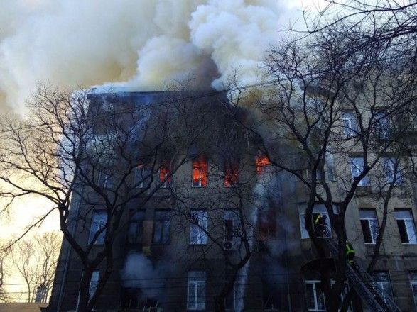 Зеленський після пожежі в Одесі доручив перевірити пожежну безпеку в усіх школах, вишах та лікарнях