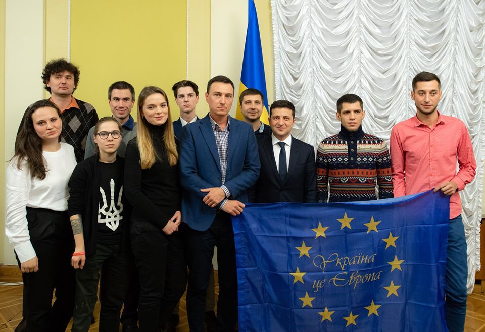 Зеленський зустрівся з колишніми студентами, котрі були організаторами Євромайдану