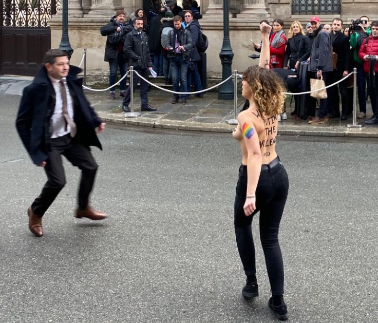 Активістки «Фемен» протестували у Парижі перед «нормандськими переговорами»