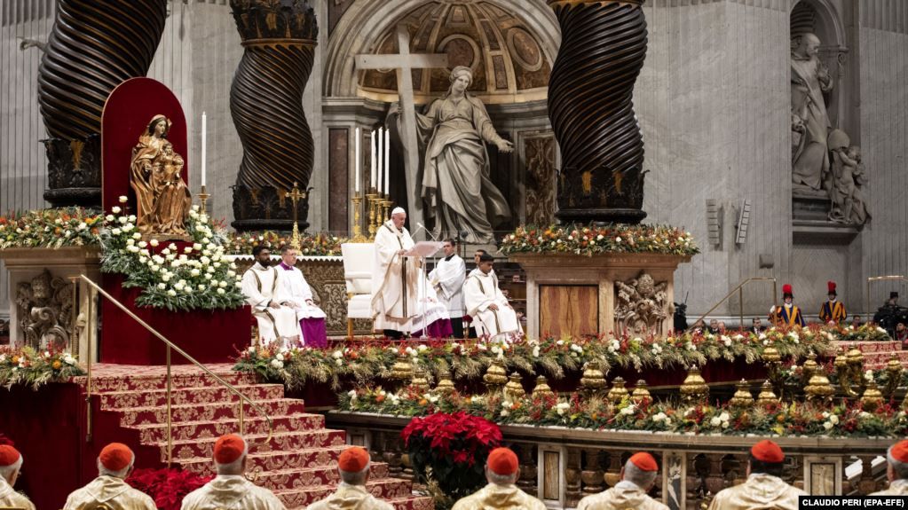 Папа Франциск відслужив нічну різдвяну месу у Ватикані