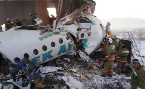Катастрофа літака в Казахстані: 12 жертв, українці є серед постраждалих