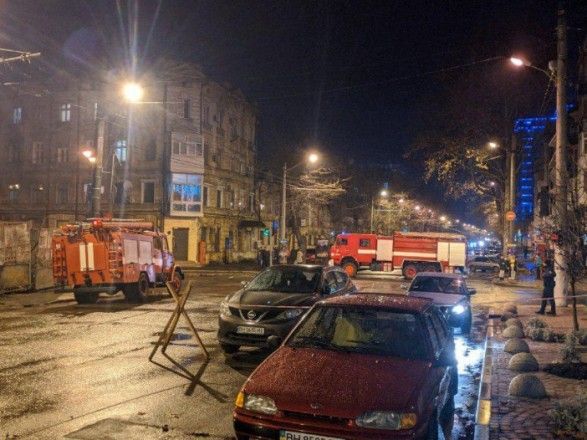 В Одесі сталася пожежа у гуртожитку: евакуювали 50 людей, жертв немає
