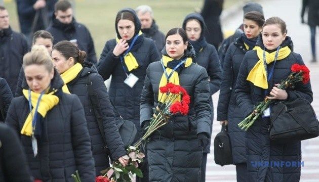 У «Борисполі» почалася церемонія вшанування пам'яті загиблих в Ірані, онлайн