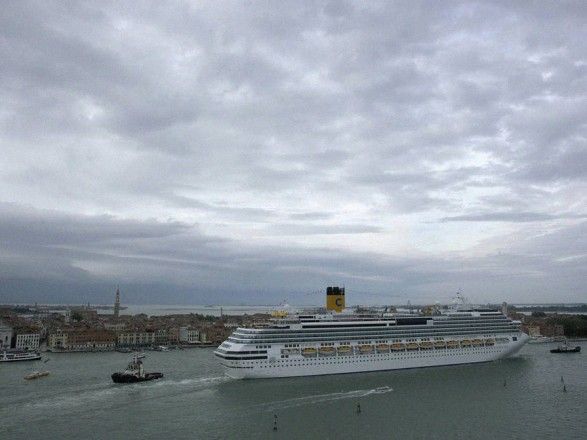 В Італії затримали круїзний лайнер з 6 тисячами пасажирів через підозру на коронавірус у 2 пасажирів